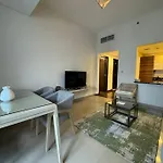 1Br Apt Sparkle Tower Marina Dubai