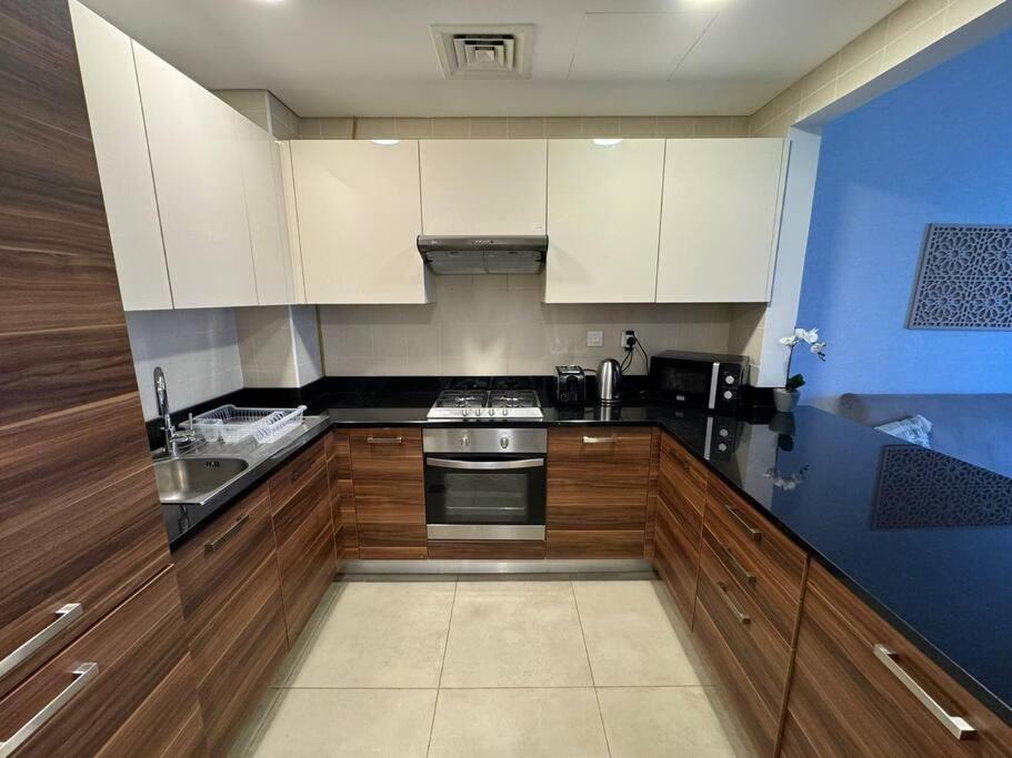 1br Sparkle Tower Marina Apartment Dubai