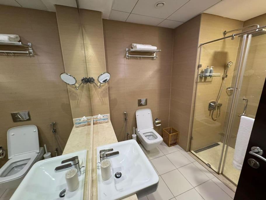 1br Sparkle Tower Marina Apartment