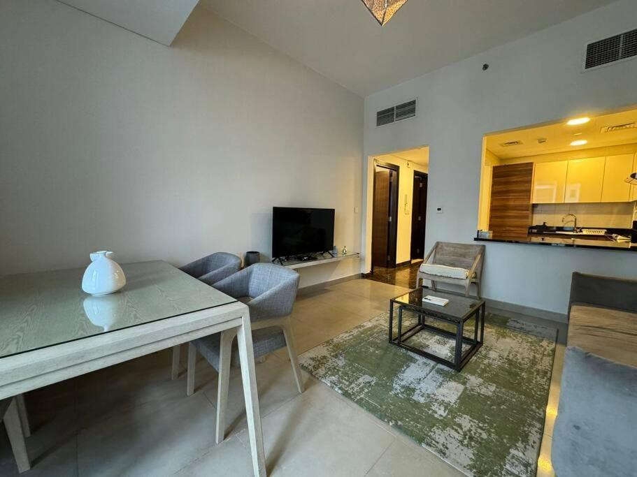 1br Sparkle Tower Marina *