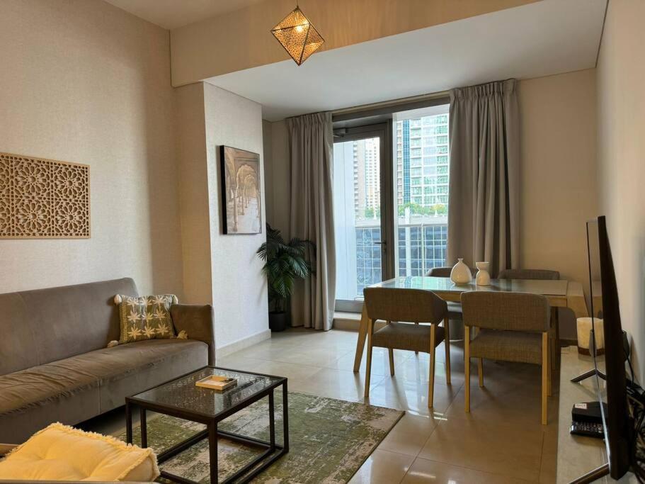 1br Sparkle Tower Marina