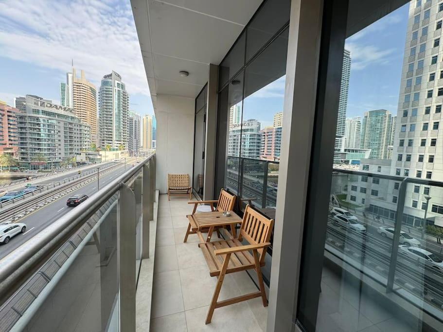 1br Sparkle Tower Marina *